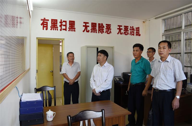 梁亞雄市長一行在市掃黑除惡辦檢查 楊碧云攝.jpg