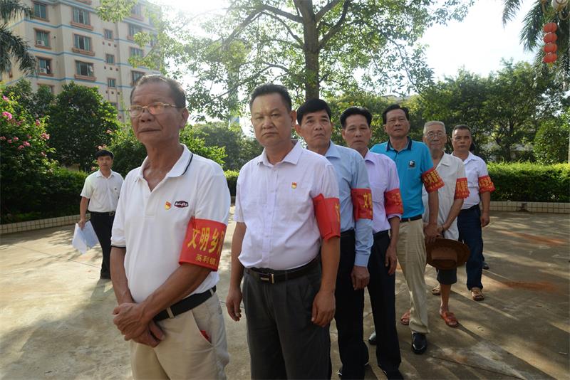 文明鄉(xiāng)風(fēng)督導(dǎo)隊隊員.JPG