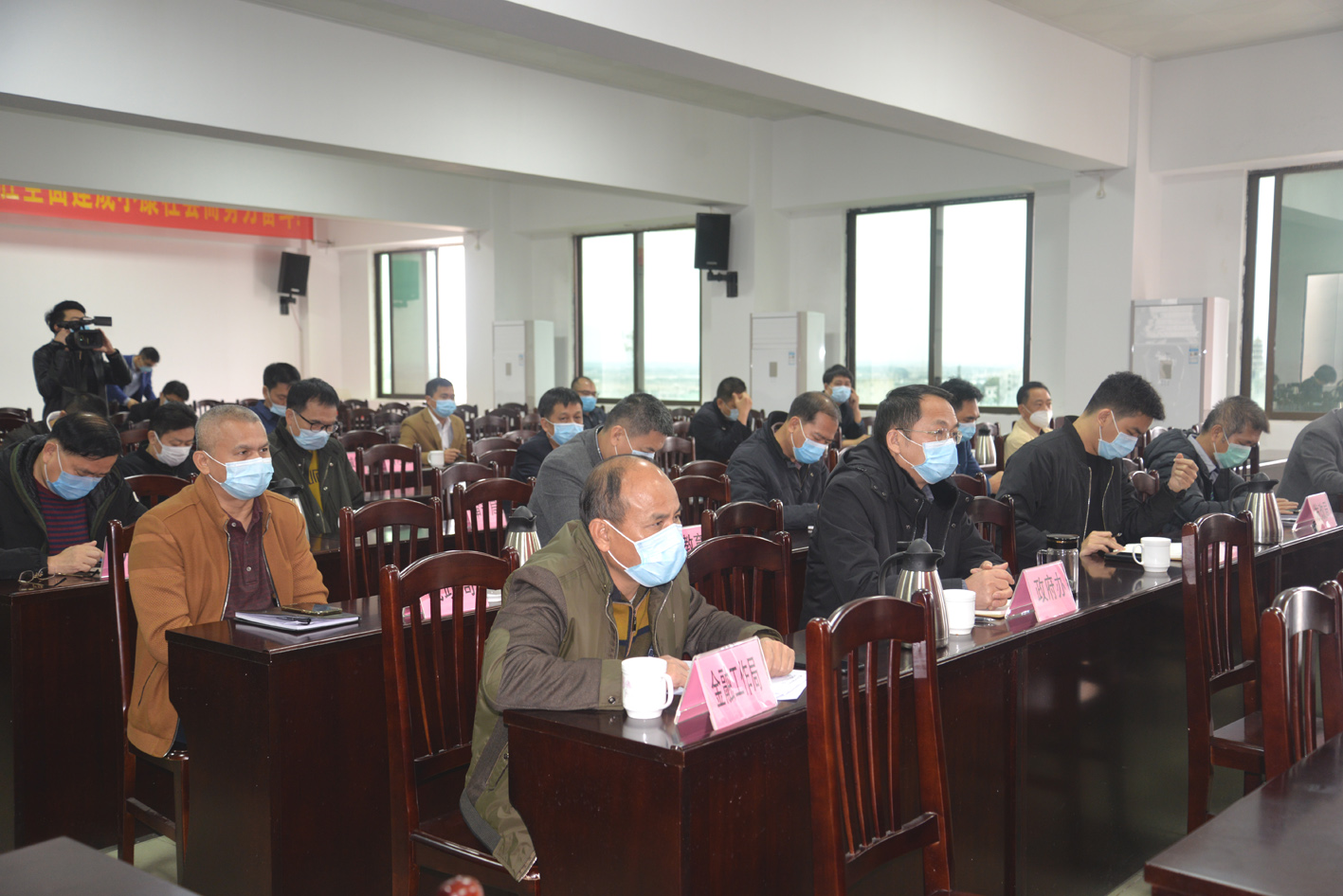 市直有關(guān)單位，有關(guān)鎮(zhèn)（街）主要負(fù)責(zé)同志參加了會議.JPG