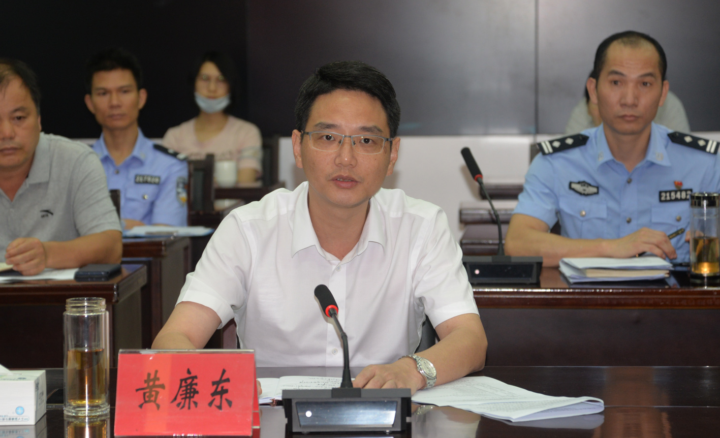 我市市委副書記、市長(zhǎng)黃廉東發(fā)言.JPG