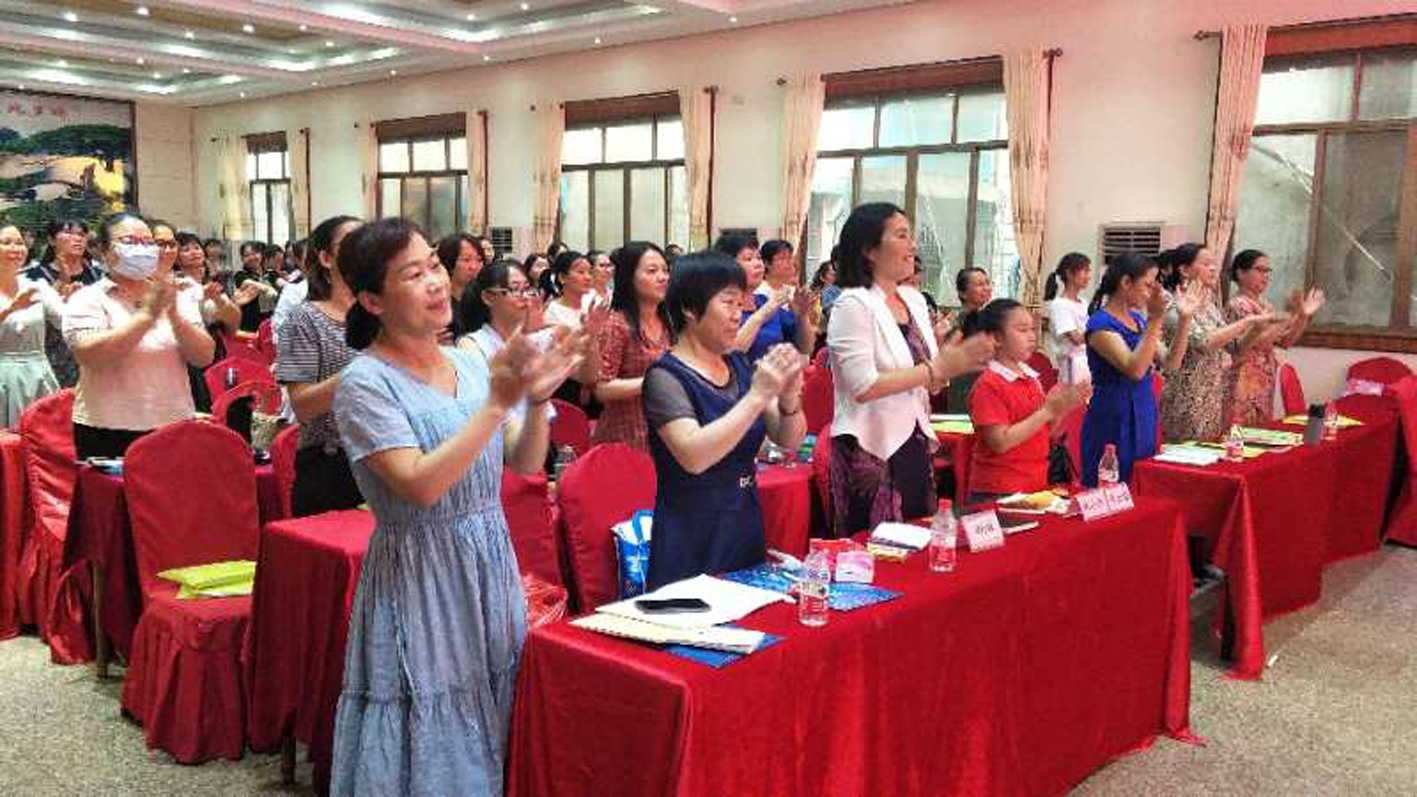 深受廣大婦女干部的歡迎.jpg